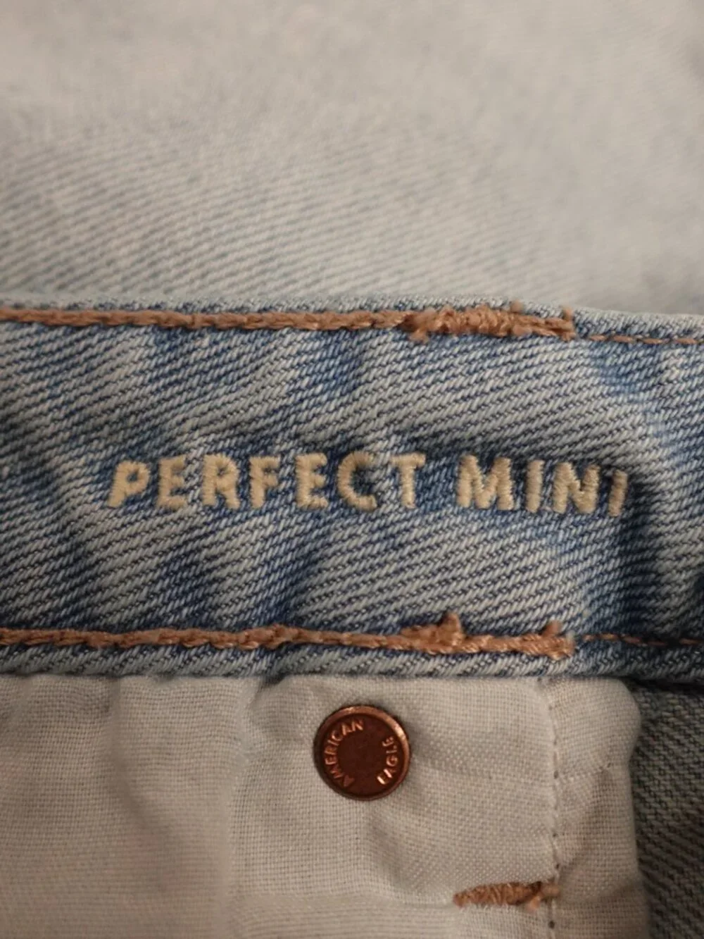 American‎ Eagle Perfect Mini Denim Skirt Women’s Size 16 Light Wash Frayed Hem